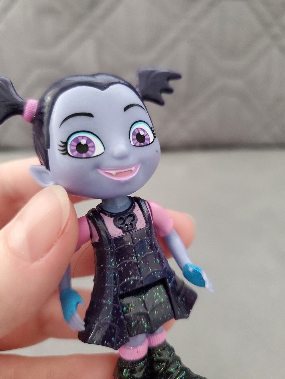 Vampirina Figure - Picture 3 of 3